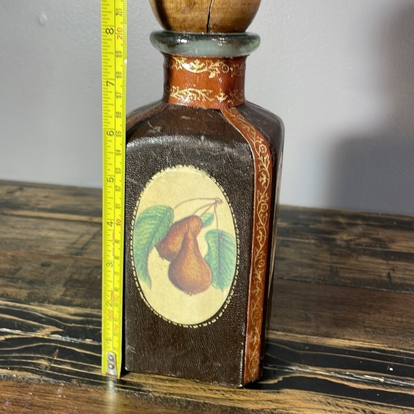 Made in Italy alcohol decanter leather wrapped.  Wooden top split. - Picture 14 of 17